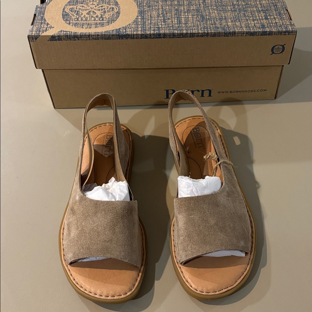 Born Inlet Women's Vibrant Suede Taupe Sandals Size 6 NWT in Box